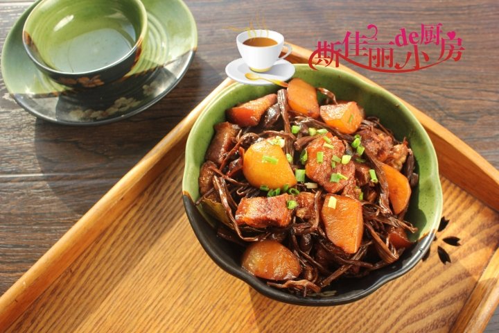 冬天炖上一锅【土豆干豆角红烧肉】，热乎乎的特解馋2