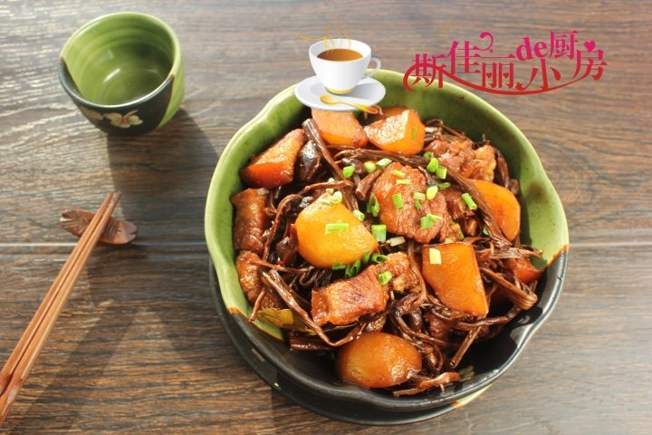 冬天炖上一锅【土豆干豆角红烧肉】，热乎乎的特解馋5