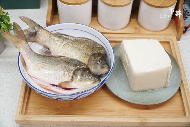 冬天，多给孩子喝【鲫鱼豆腐汤】，氨基酸含量高4