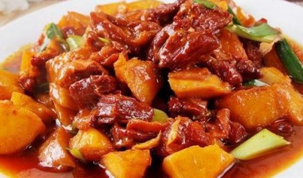 适合孩子吃的暖身菜【土豆炖牛肉】补血健脾胃，补钙长智力1