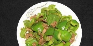 青椒炒肉先炒青椒还是先炒肉-青椒炒肉的做法1