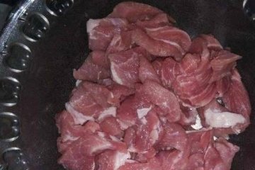 青椒炒肉先炒青椒还是先炒肉-青椒炒肉的做法3